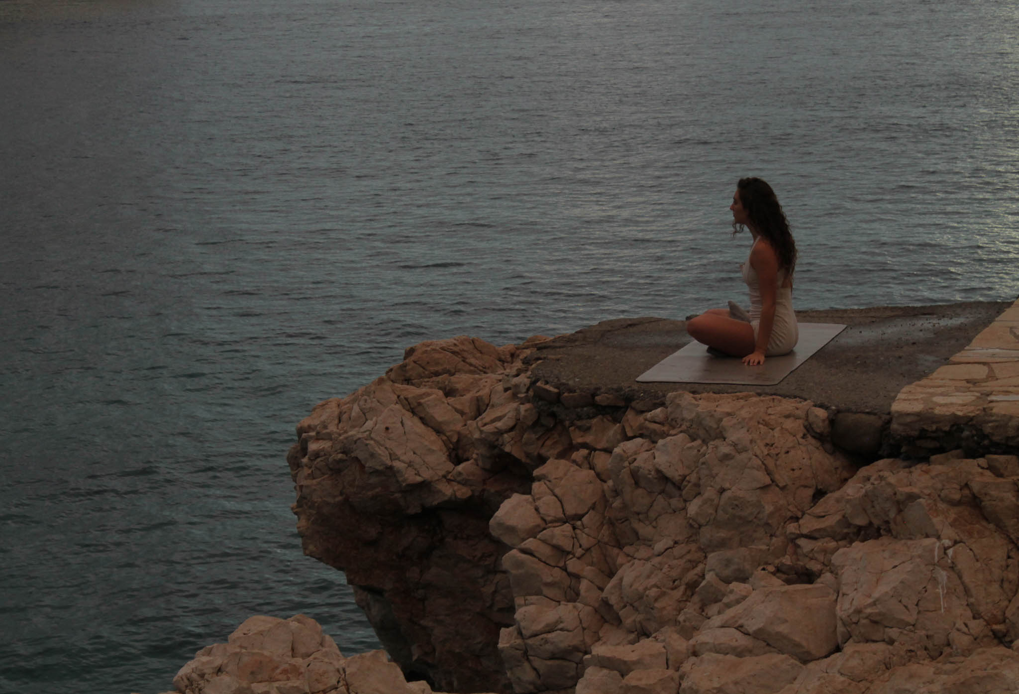 Ailār yoga practice by the sea, French Riviera wellness photography