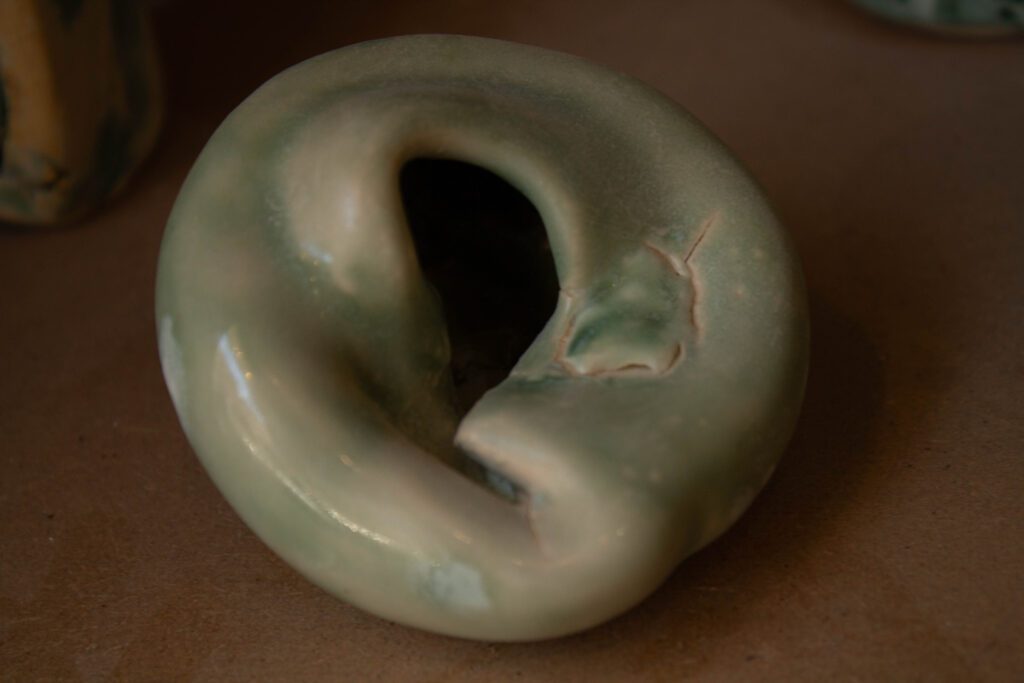 Mounia Guenatri at L'Element Terre ceramic studio in Nice